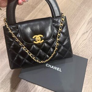 Chanel Black Quilted Crossbody Bag with Gold Chain